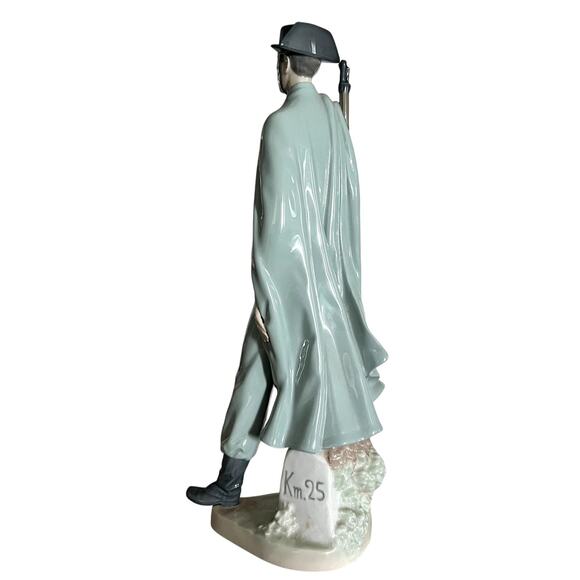 Lladro Spanish Policeman Figurine Vintage 1974 Mint Condition 1974 - Picture 2 of 4